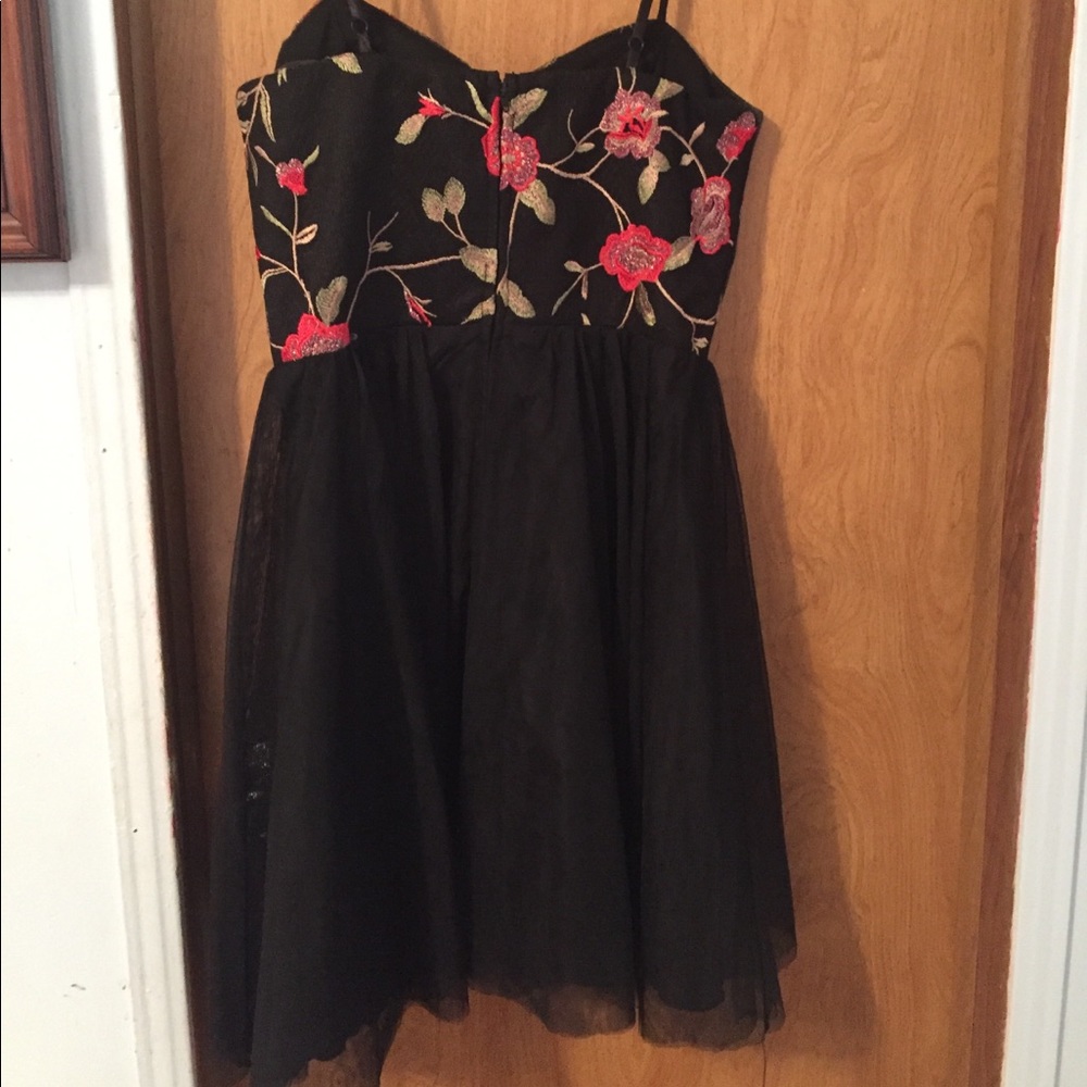 Formal dress - Picture 2 of 2